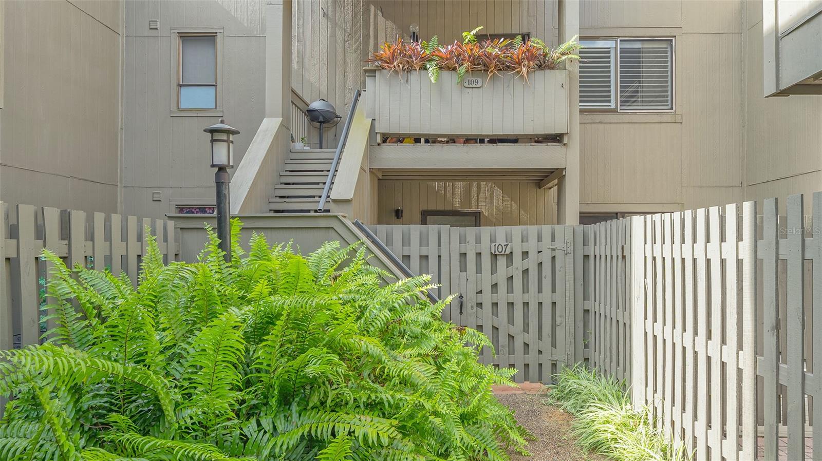 107 WOODLAND PL #107