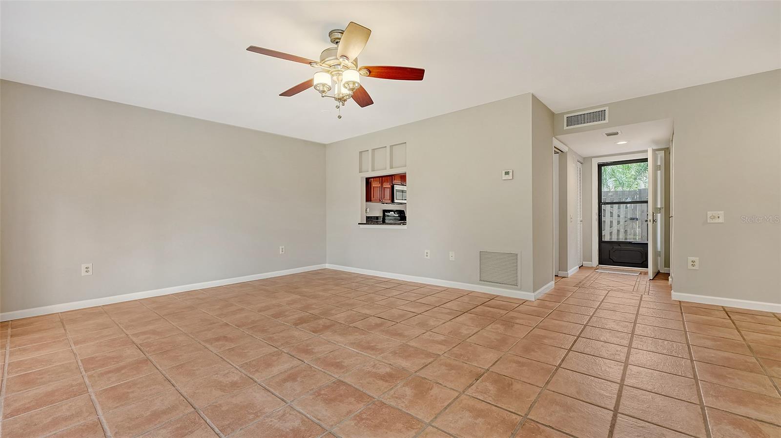 107 WOODLAND PL #107