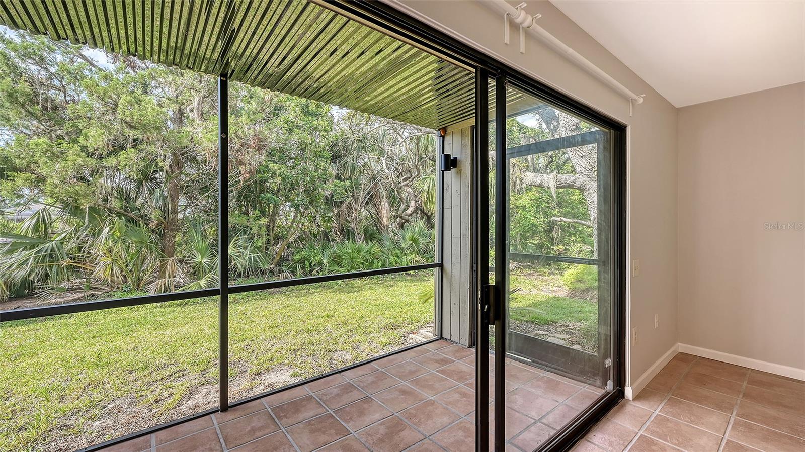 107 WOODLAND PL #107