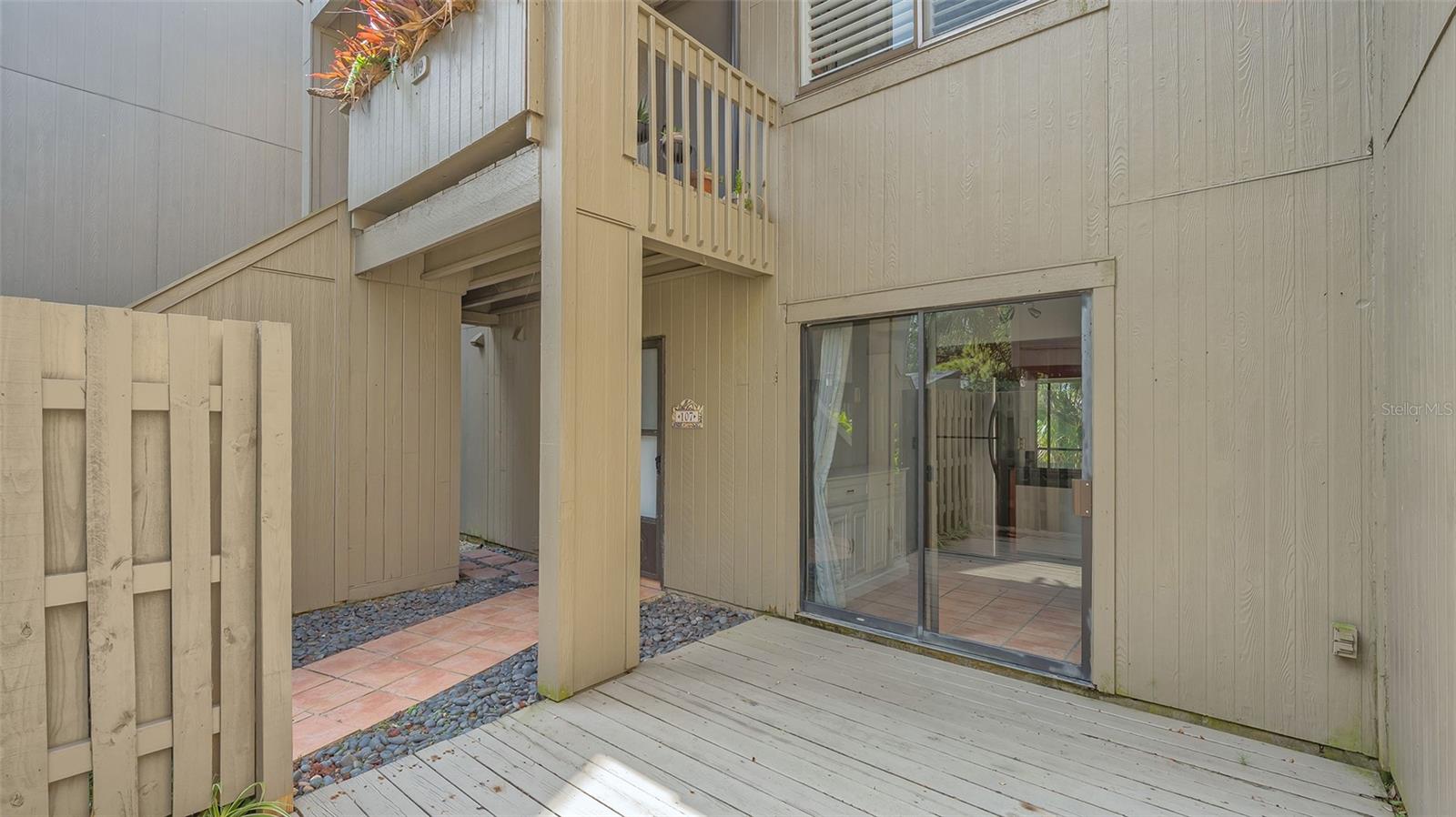 107 WOODLAND PL #107