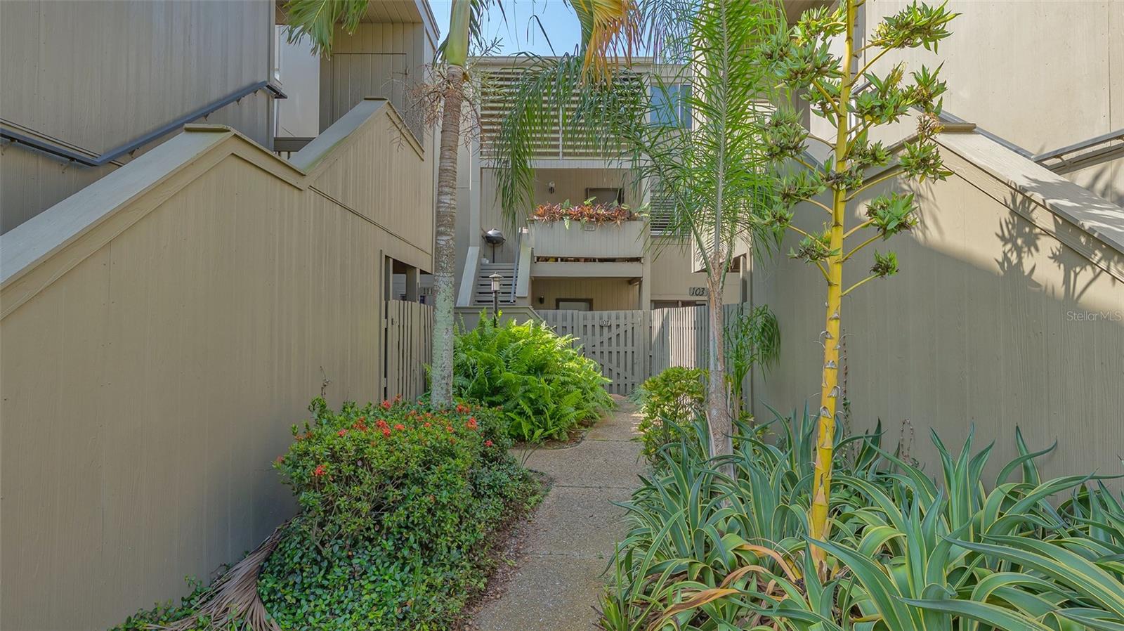 107 WOODLAND PL #107