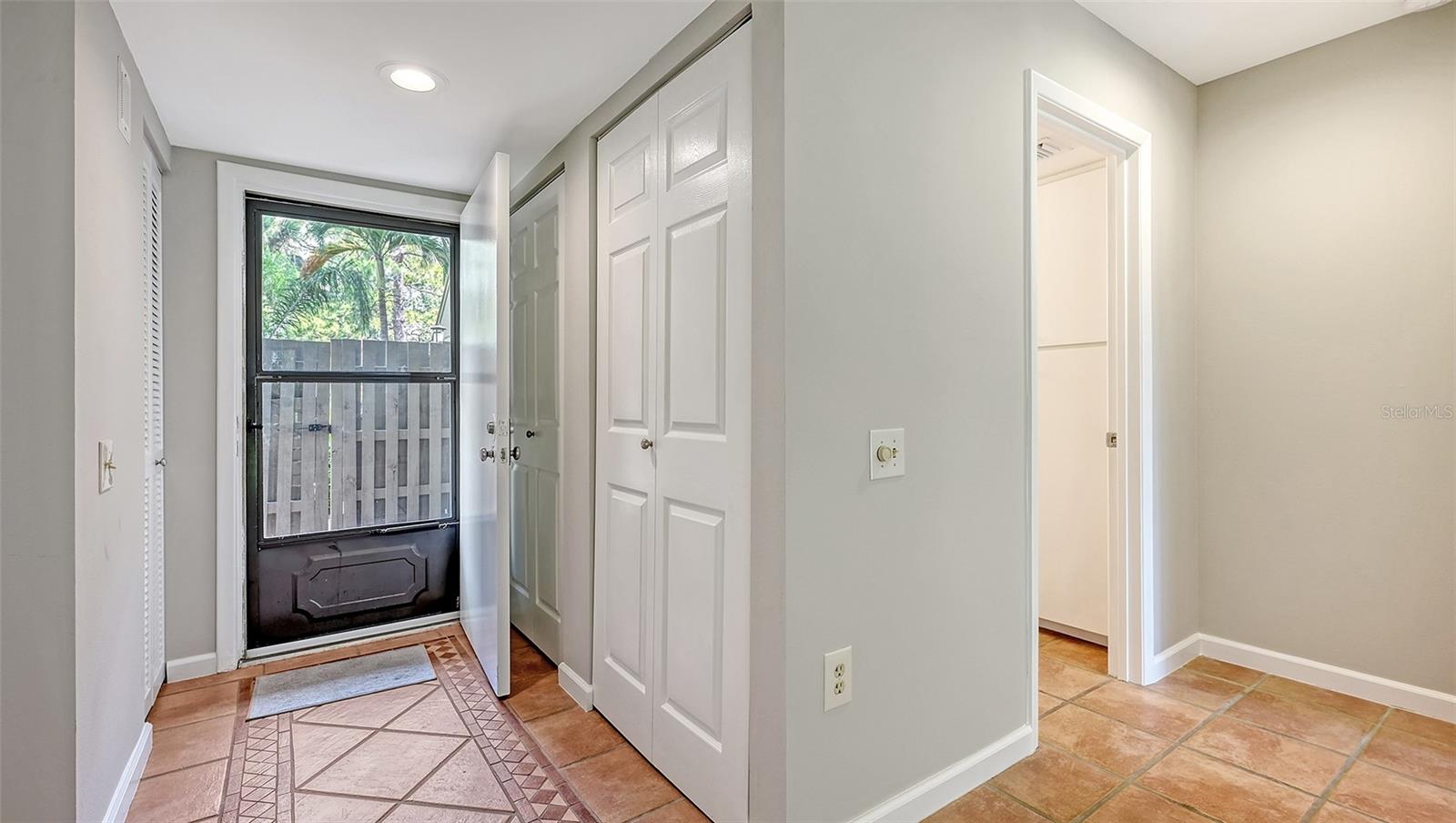 107 WOODLAND PL #107