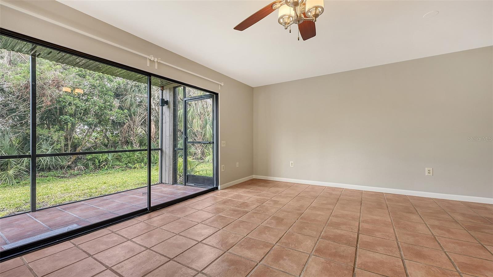 107 WOODLAND PL #107