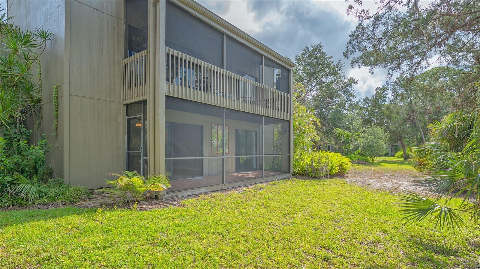 107 WOODLAND PL #107