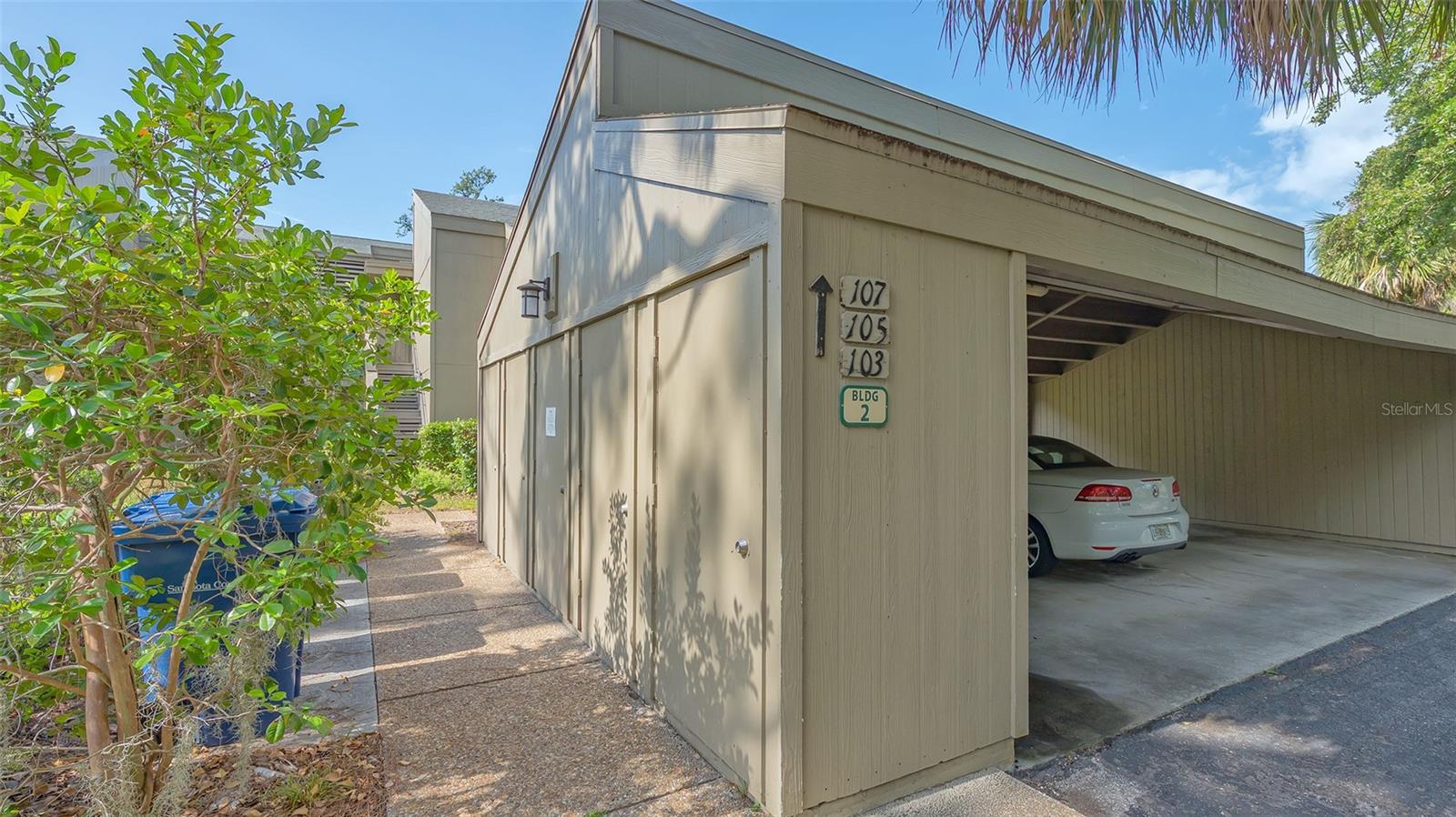 107 WOODLAND PL #107