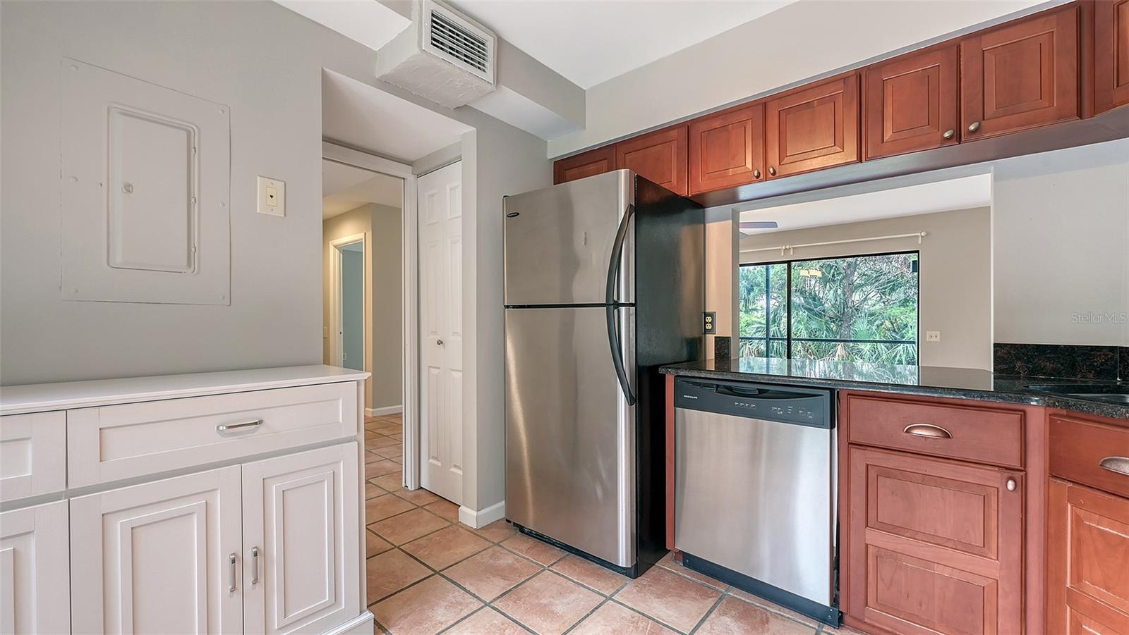 107 WOODLAND PL #107