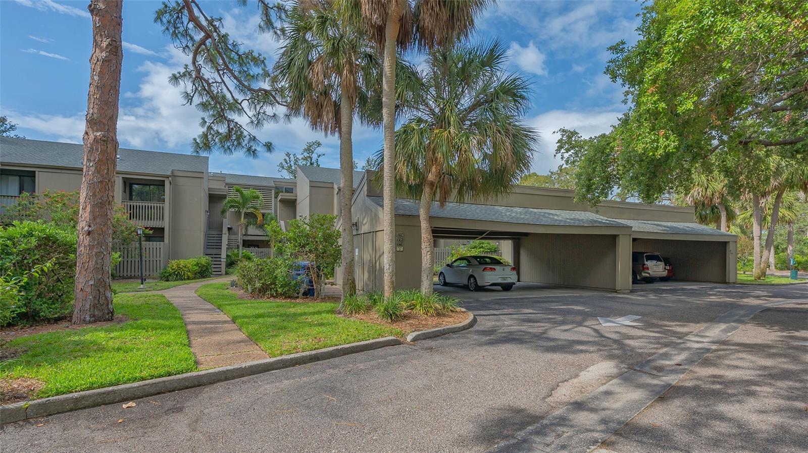 107 WOODLAND PL #107