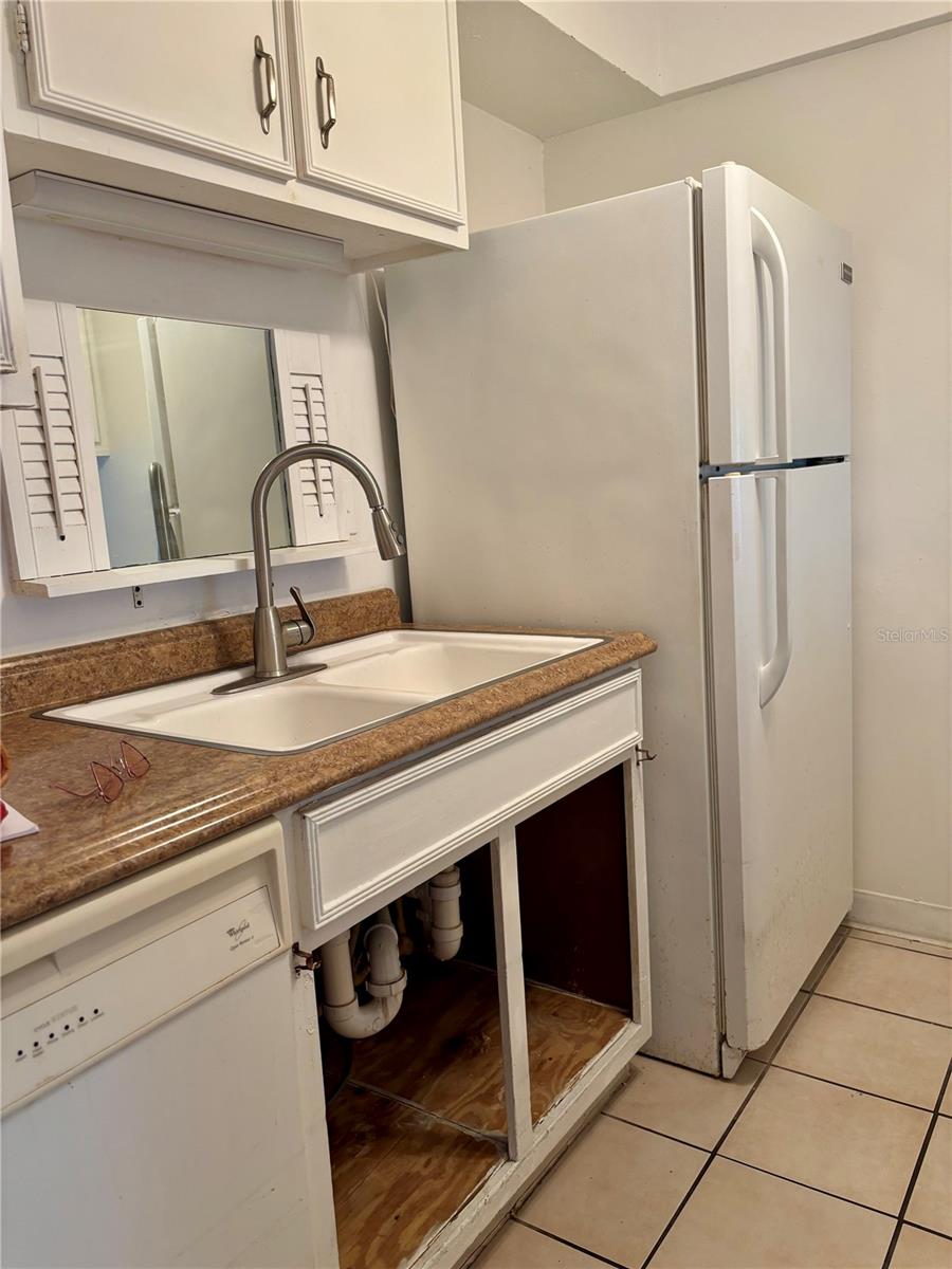 2733 HIDDEN LAKE BLVD #A