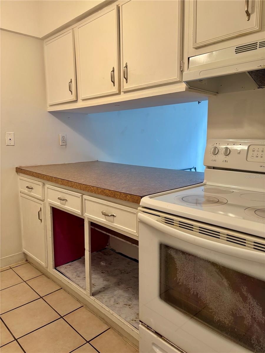 2733 HIDDEN LAKE BLVD #A