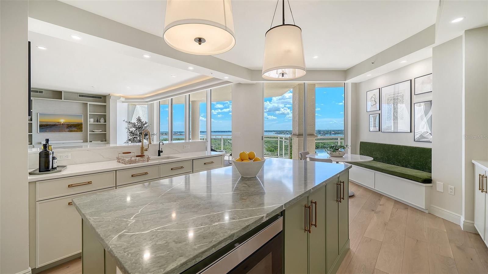 1300 BENJAMIN FRANKLIN DR #809