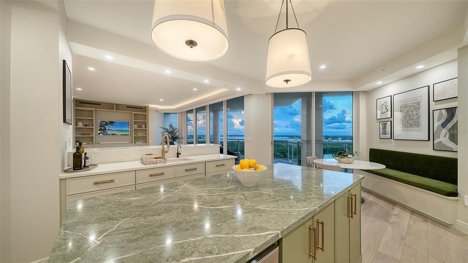 1300 BENJAMIN FRANKLIN DR #809