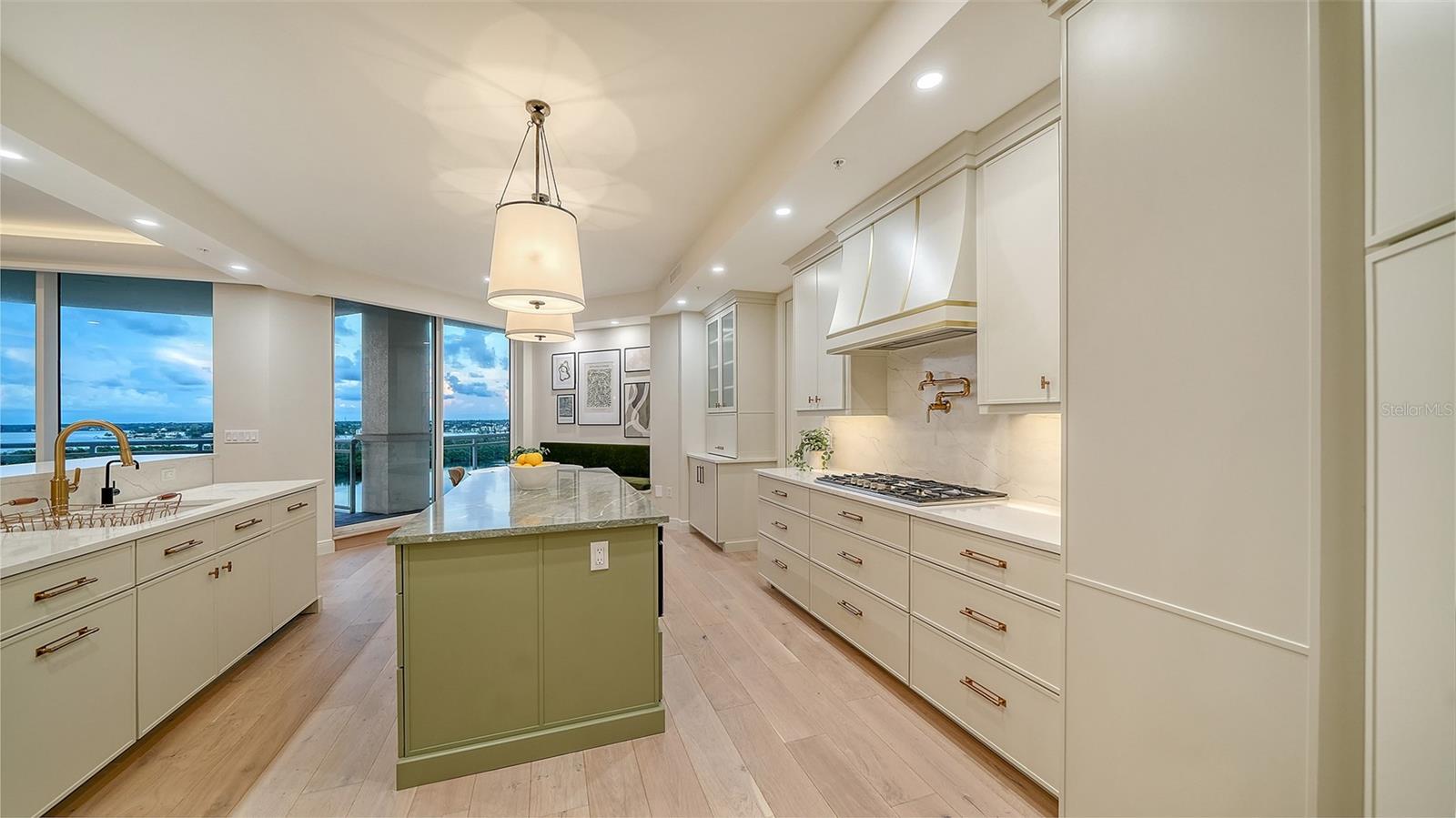 1300 BENJAMIN FRANKLIN DR #809