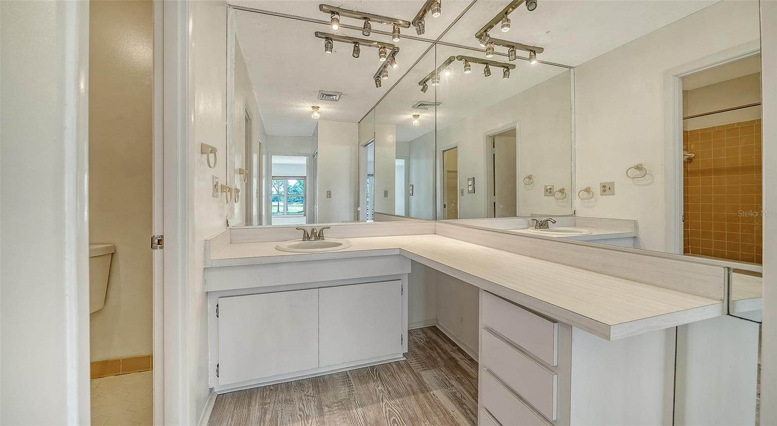 7880 PALM AIRE LN #203