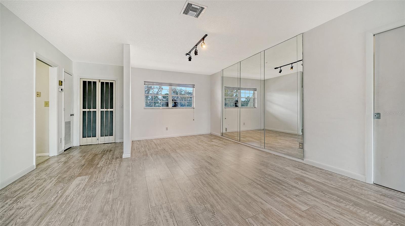 7880 PALM AIRE LN #203