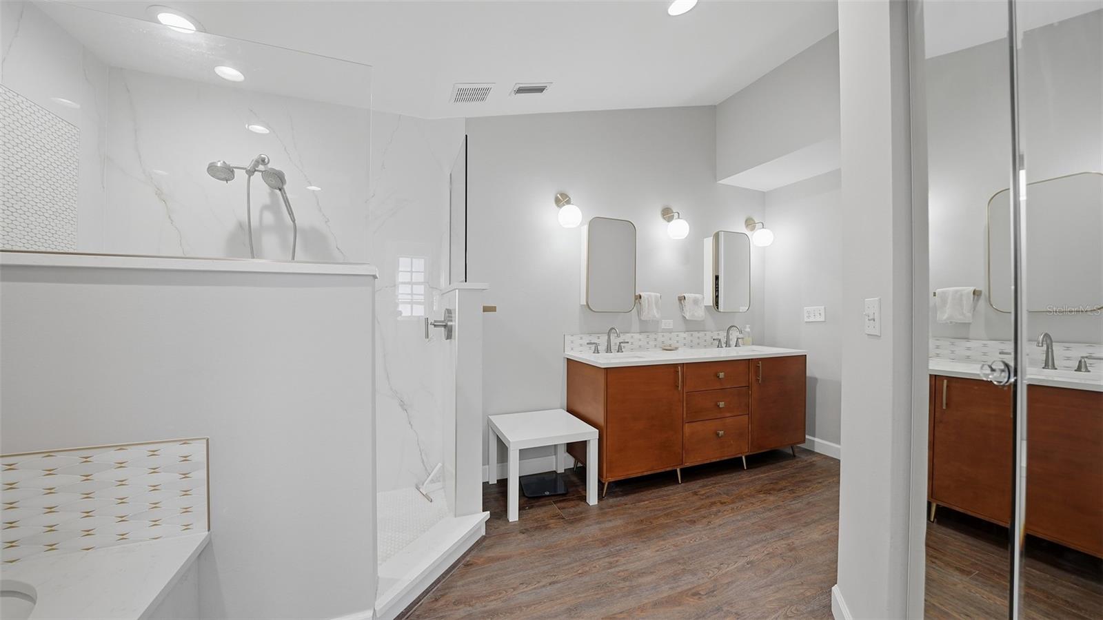 4668 HAMLETS GROVE DR