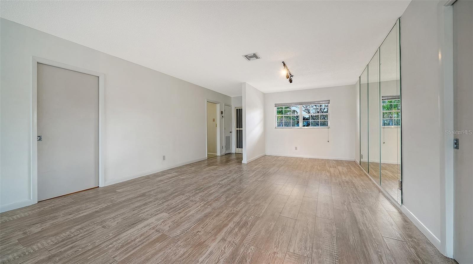 7880 PALM AIRE LN #203