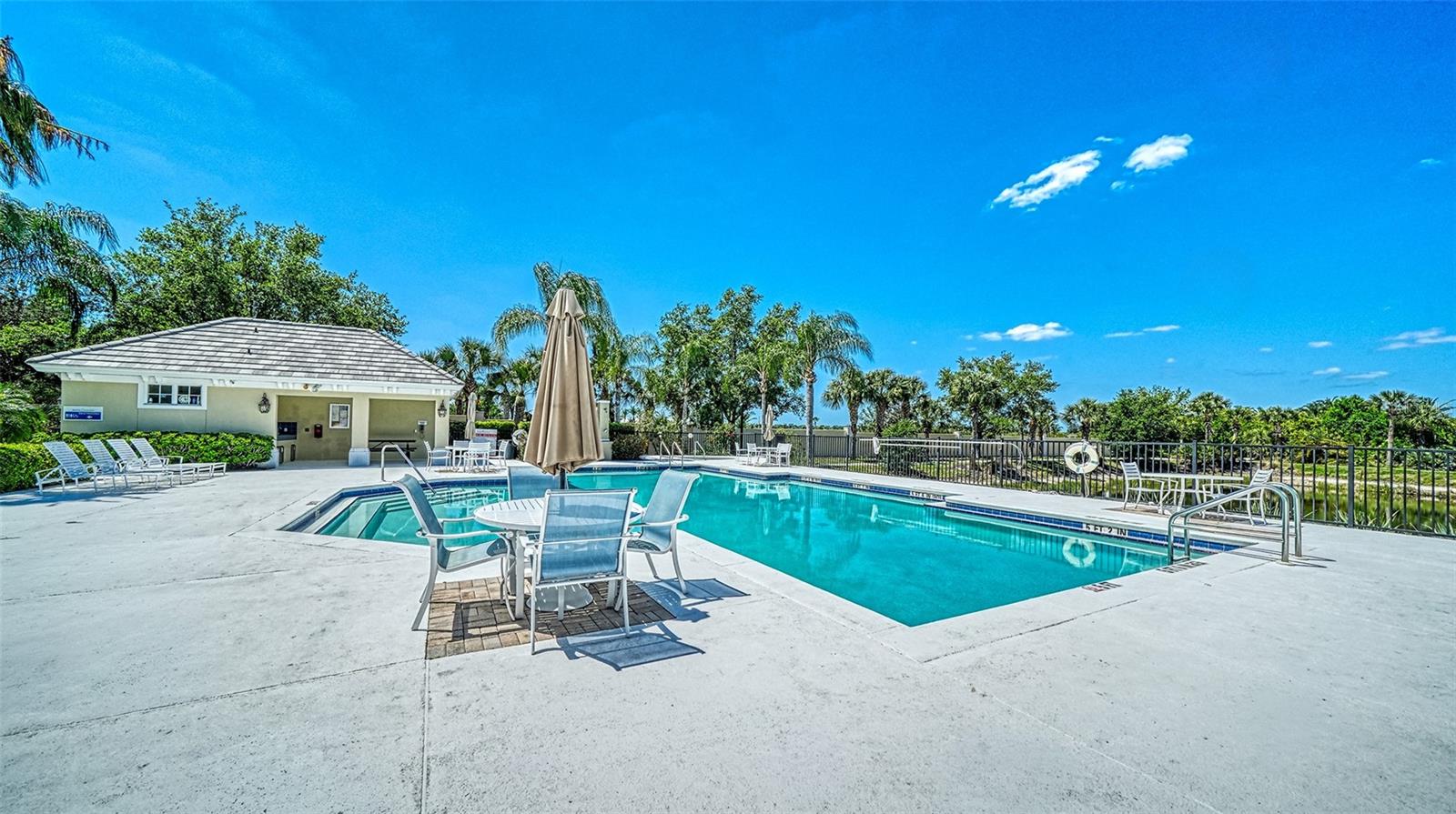 1424 BLUE HORIZON CIR