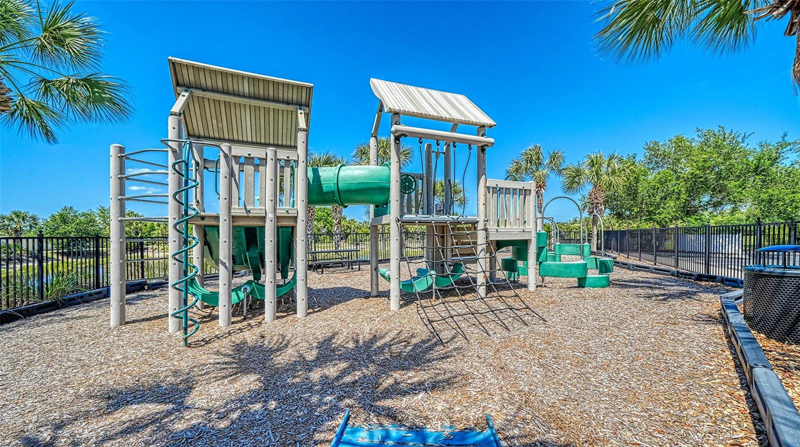 1424 BLUE HORIZON CIR