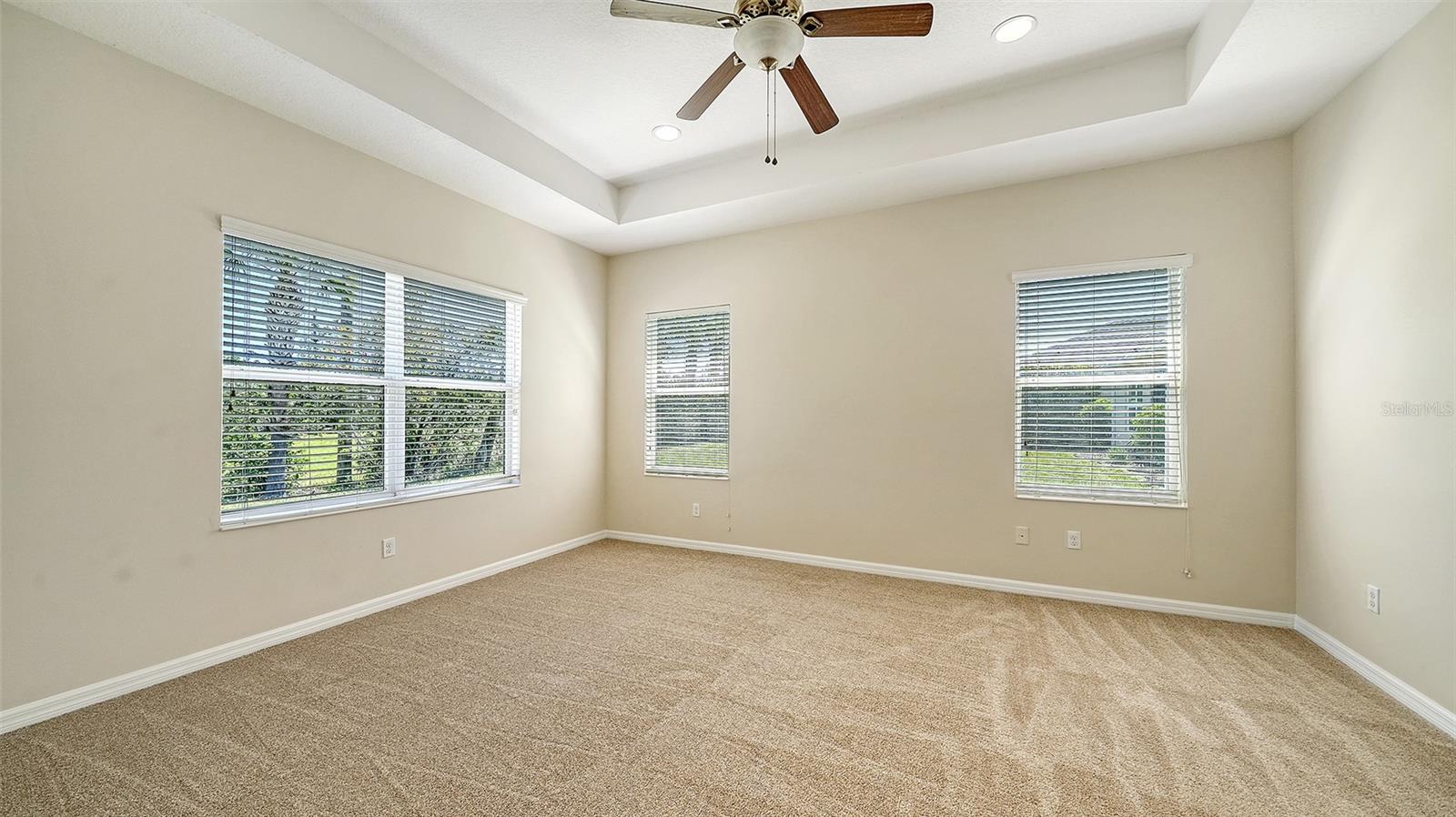 1424 BLUE HORIZON CIR