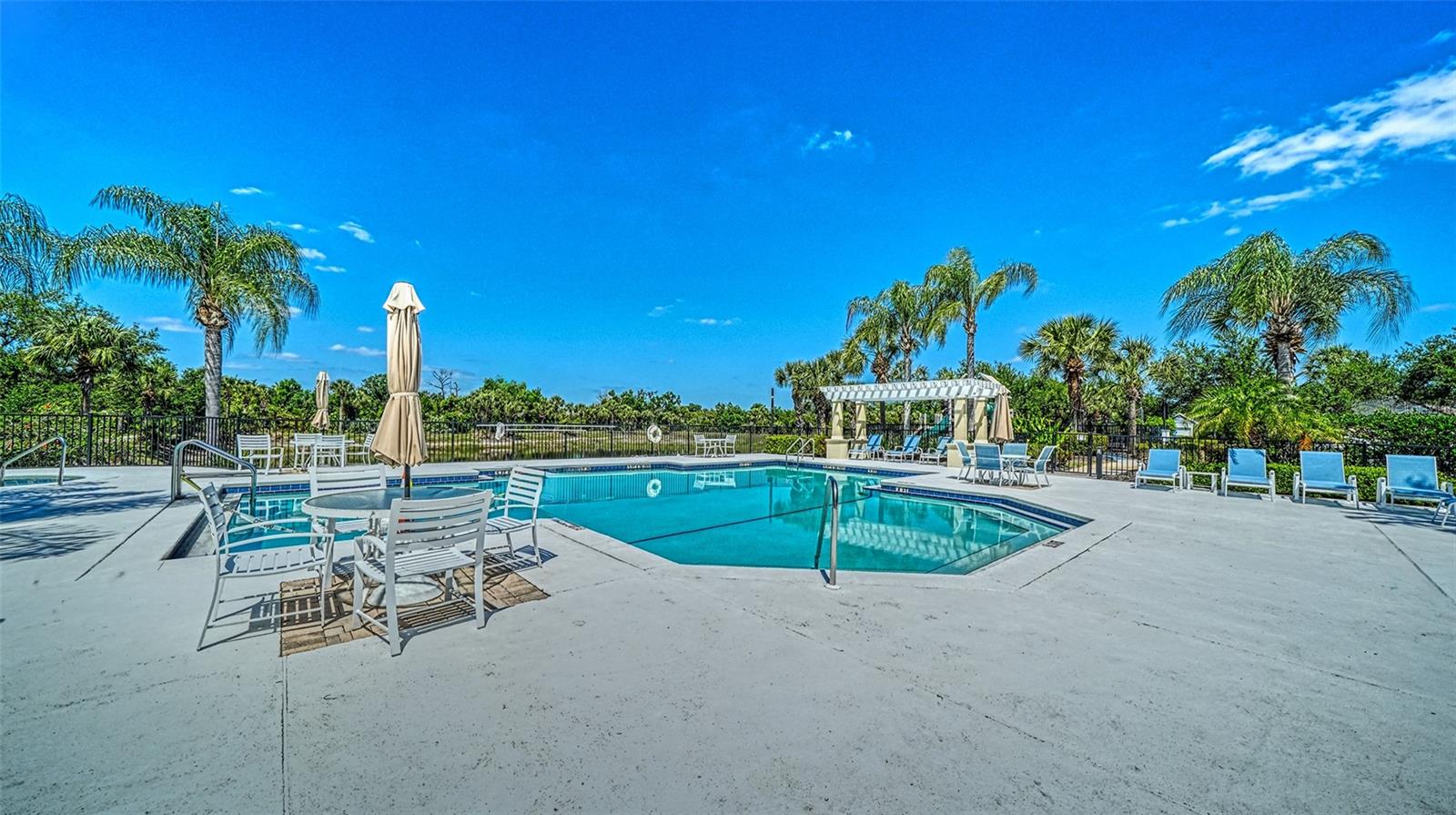 1424 BLUE HORIZON CIR