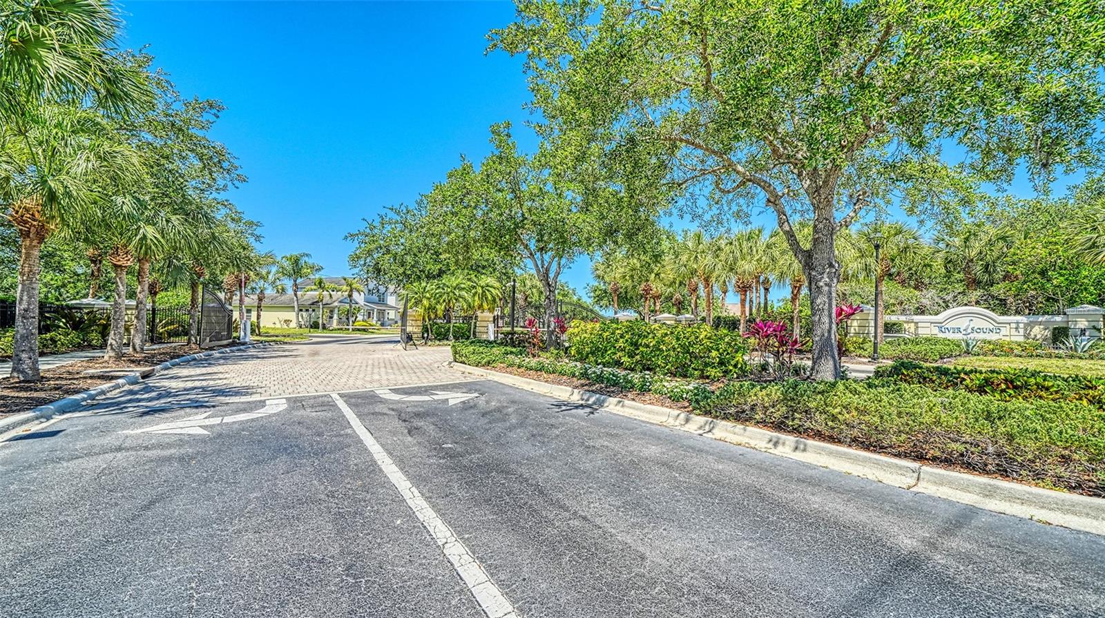 1424 BLUE HORIZON CIR