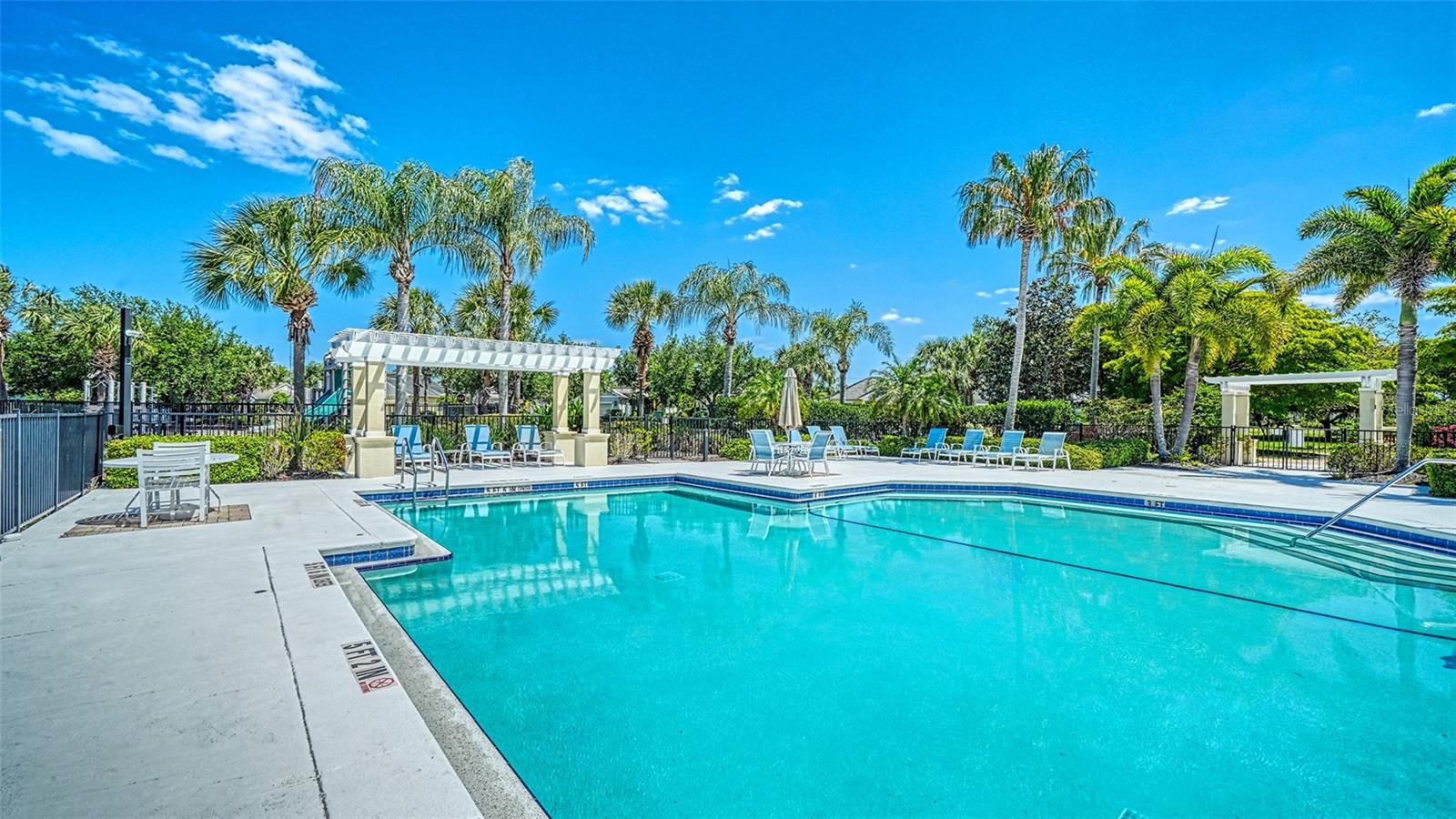 1424 BLUE HORIZON CIR