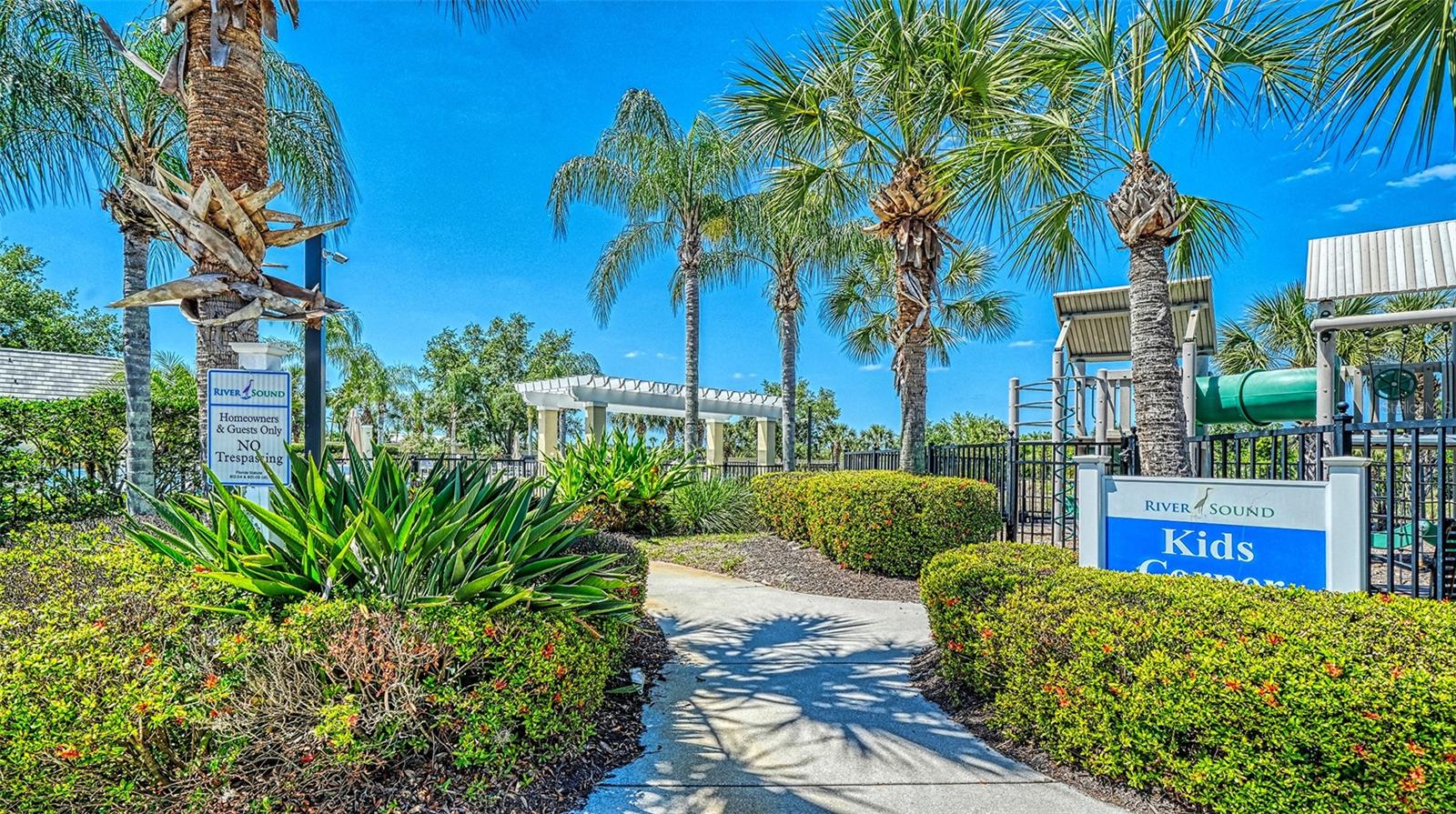 1424 BLUE HORIZON CIR