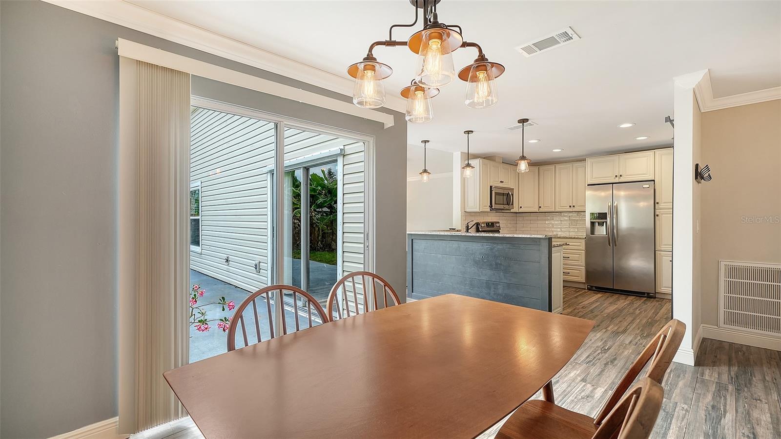 361 BEARDED OAKS CIR