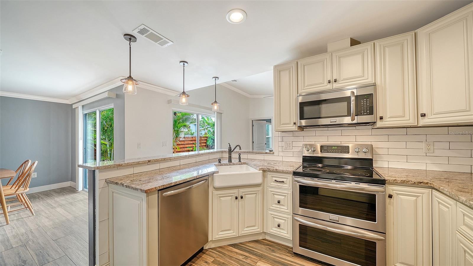 361 BEARDED OAKS CIR