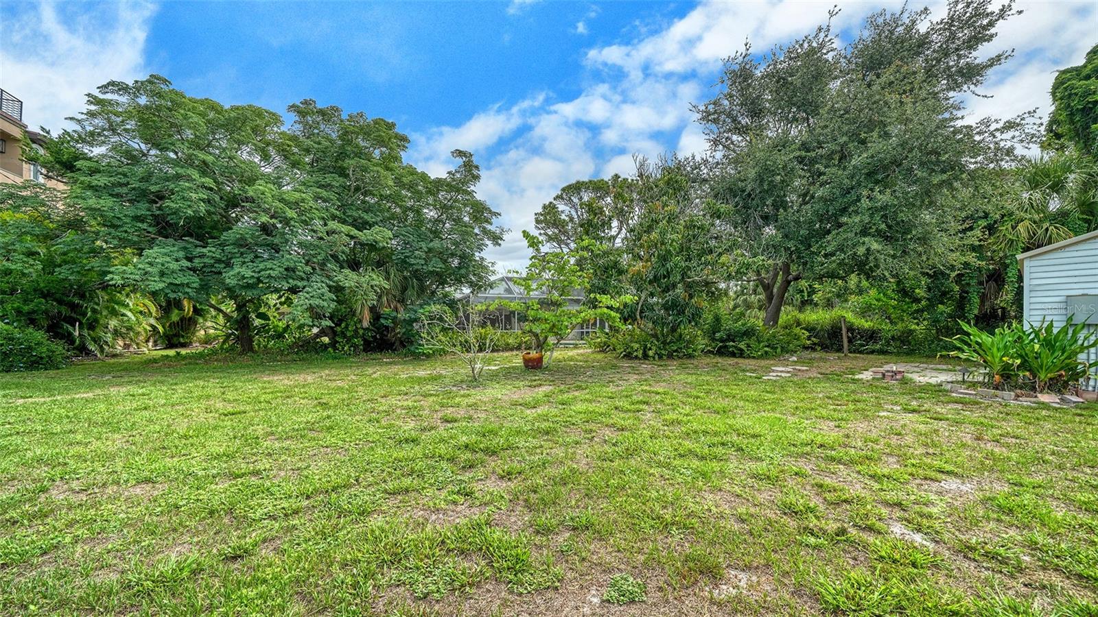 621 ALHAMBRA RD