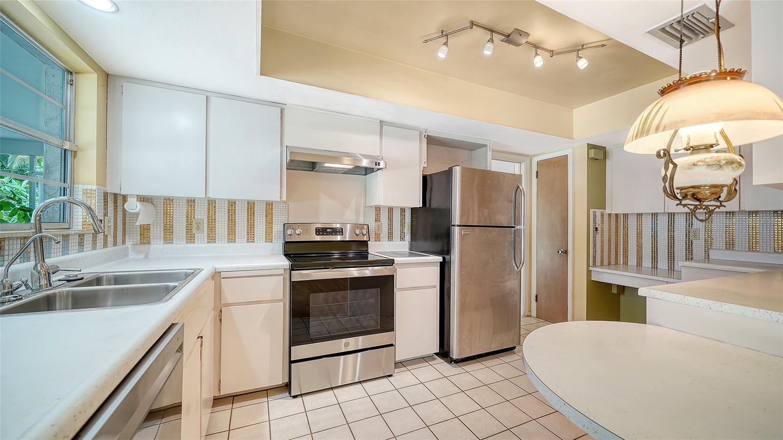 621 ALHAMBRA RD
