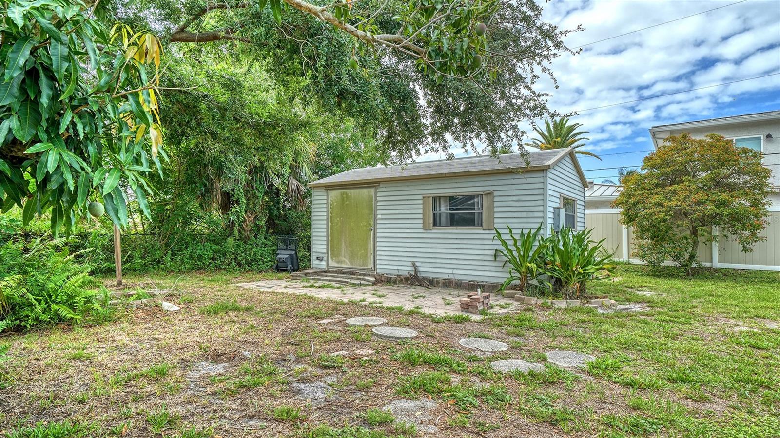 621 ALHAMBRA RD