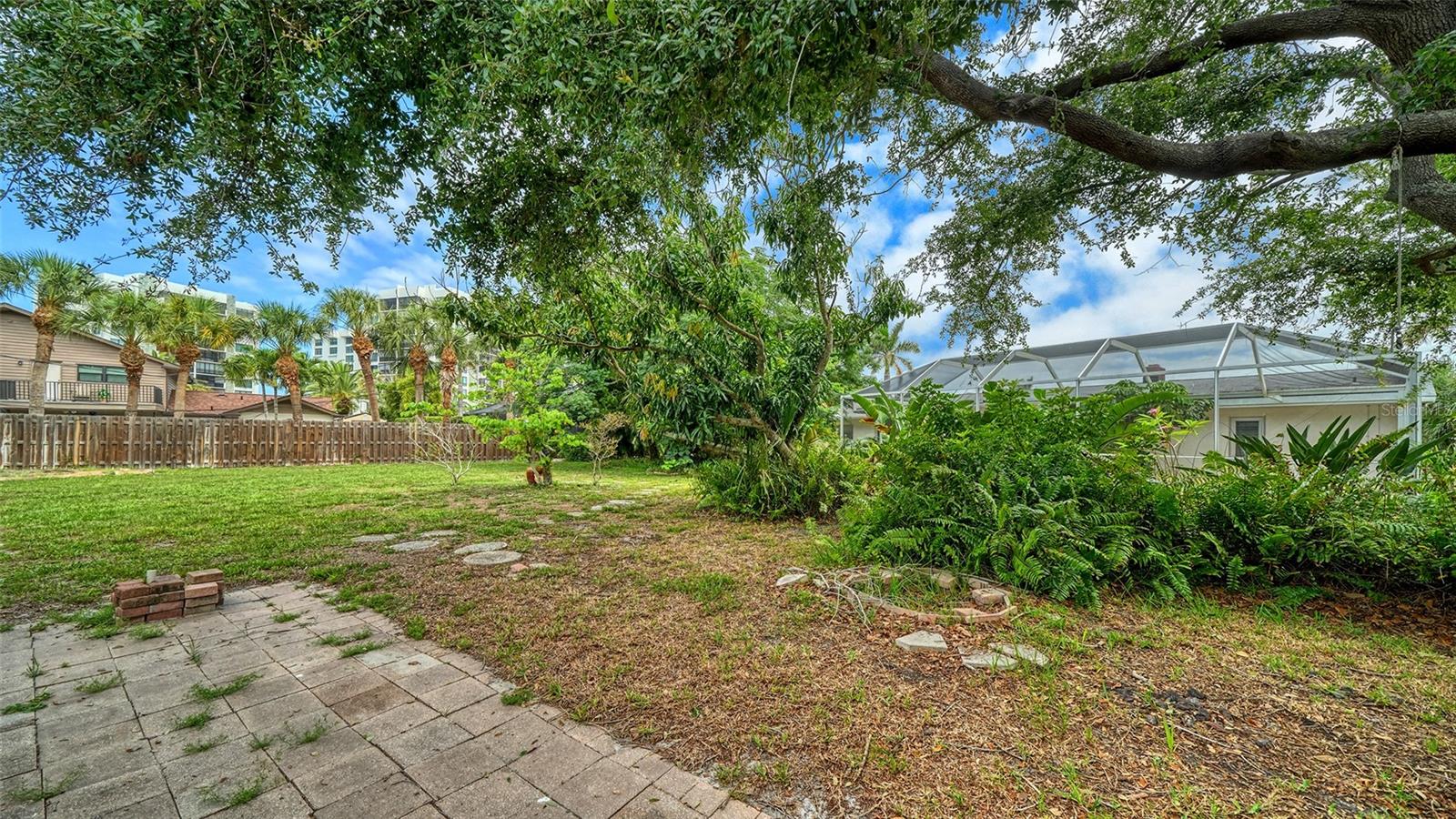 621 ALHAMBRA RD