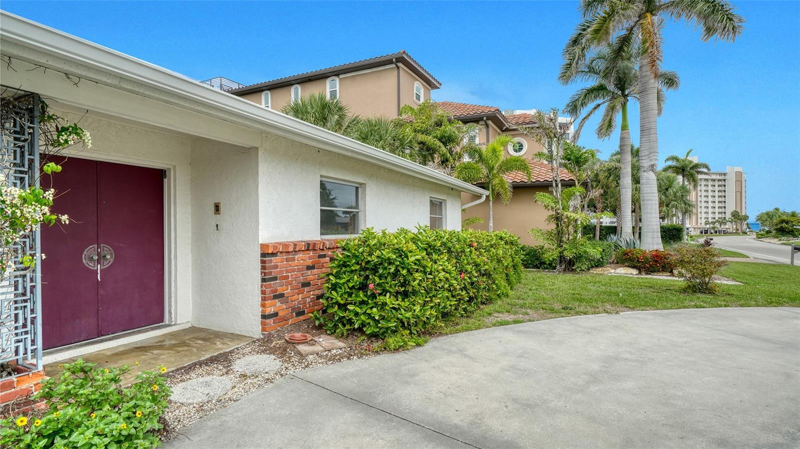 621 ALHAMBRA RD