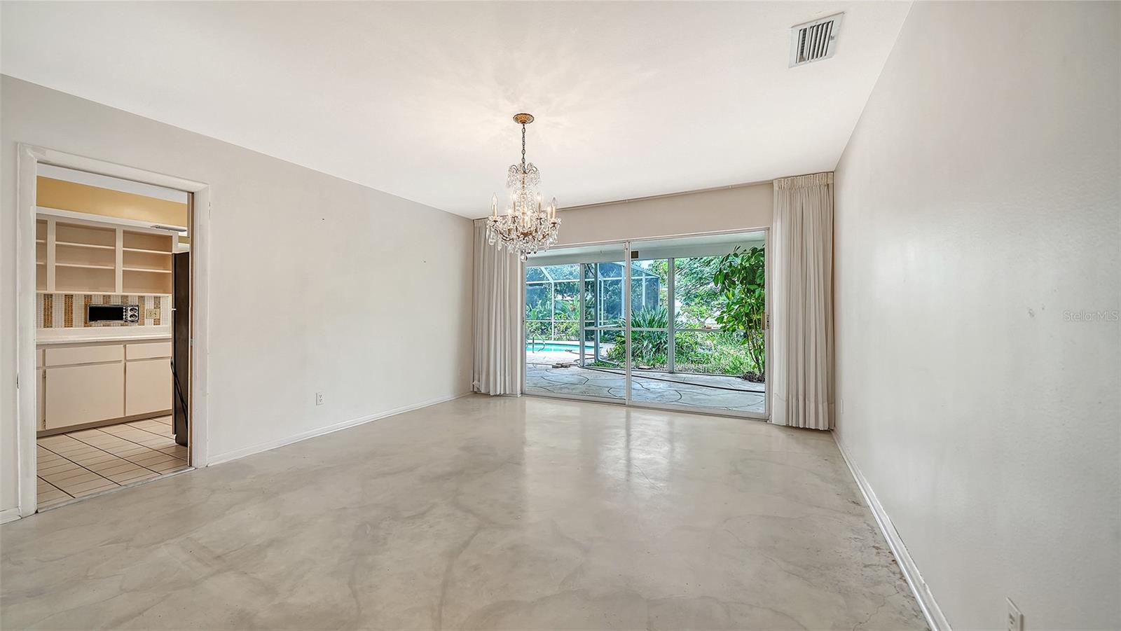 621 ALHAMBRA RD