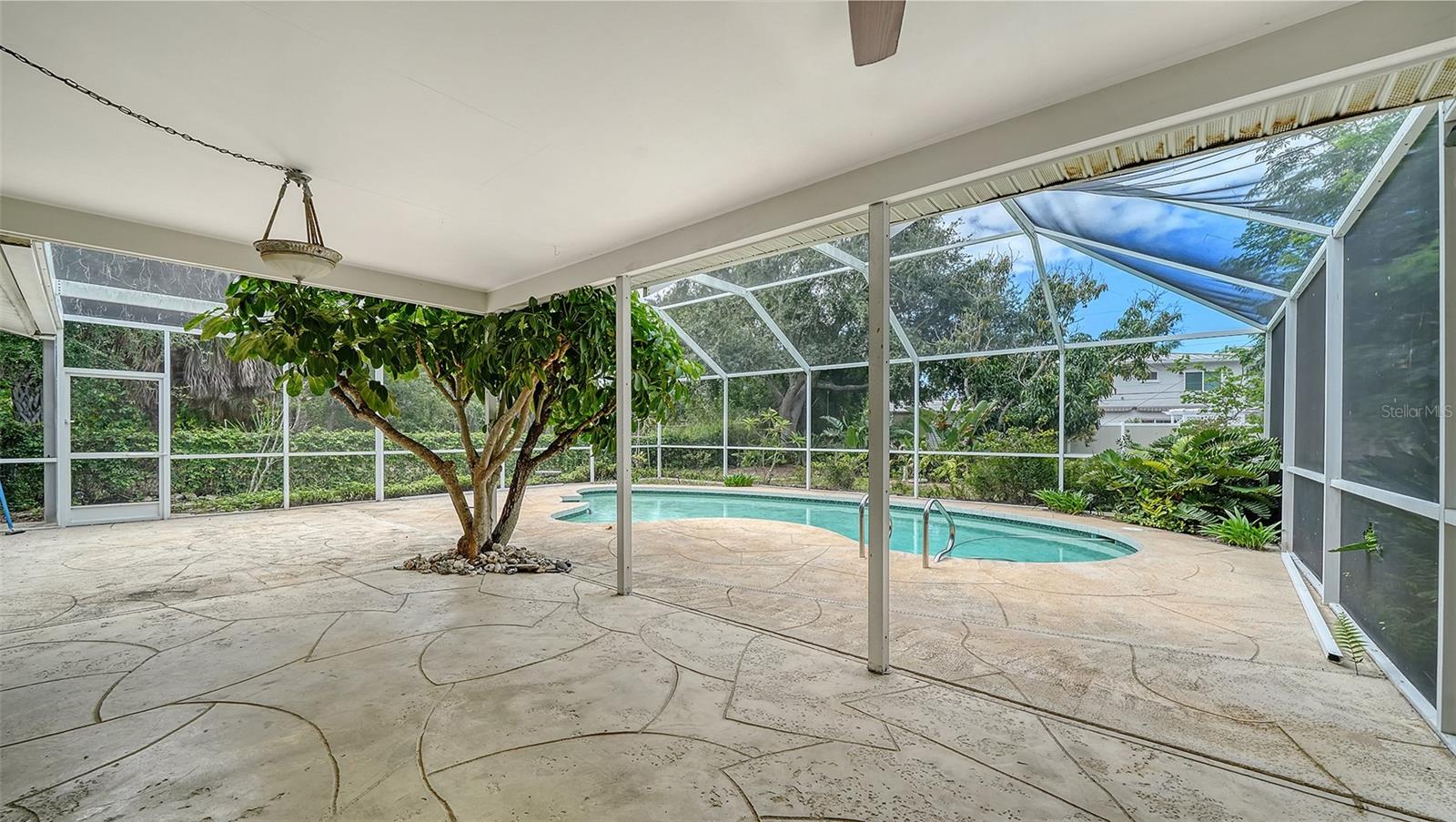 621 ALHAMBRA RD