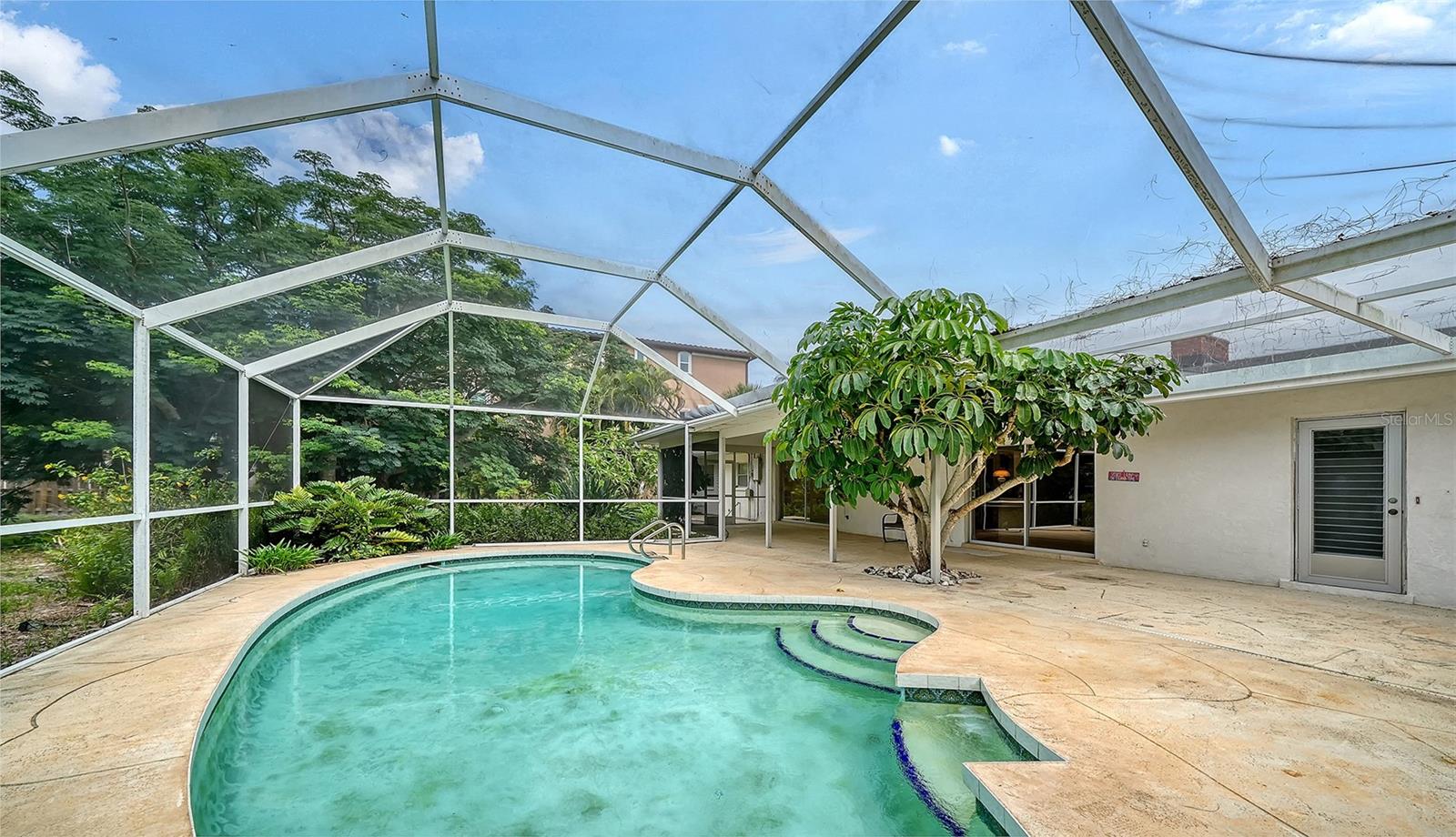 621 ALHAMBRA RD