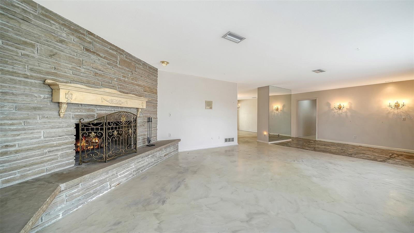 621 ALHAMBRA RD