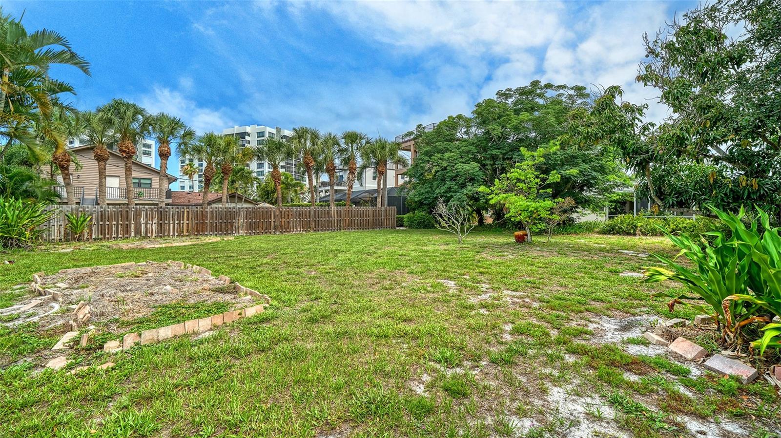 621 ALHAMBRA RD