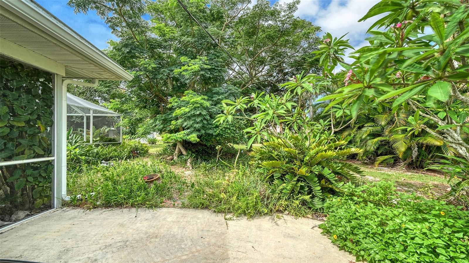621 ALHAMBRA RD