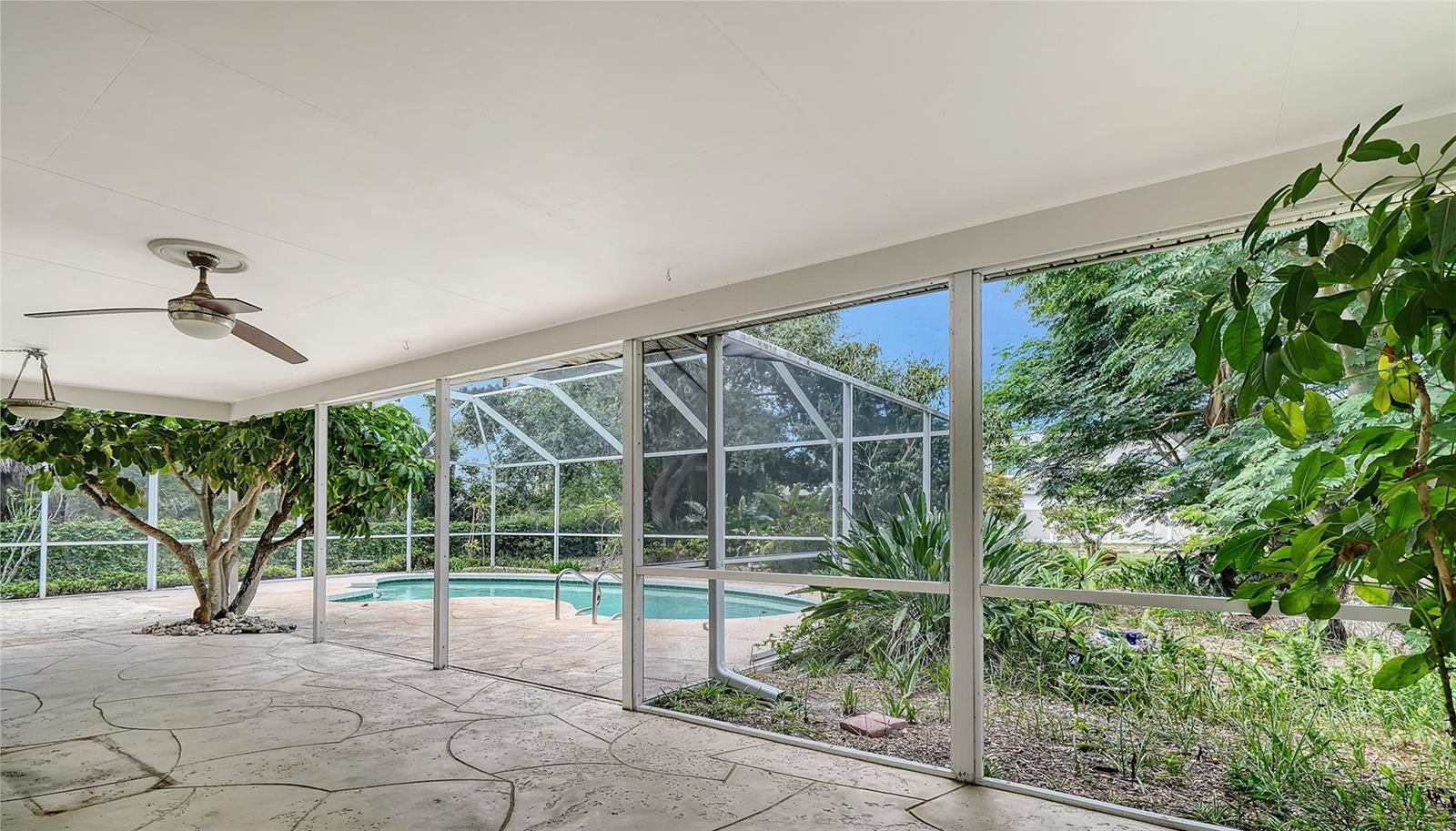 621 ALHAMBRA RD