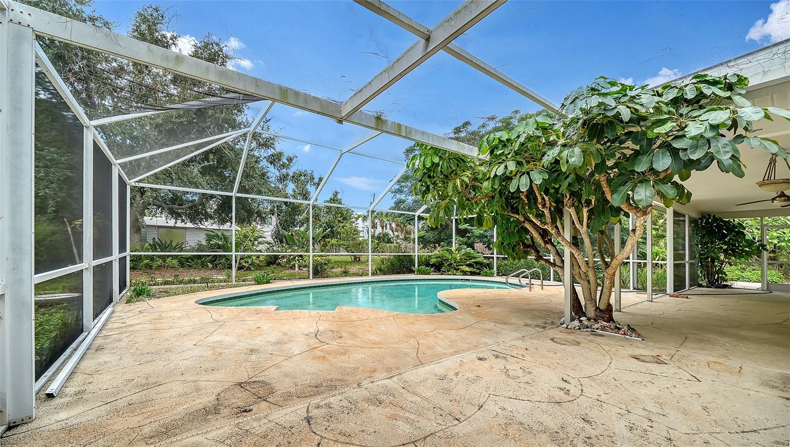621 ALHAMBRA RD