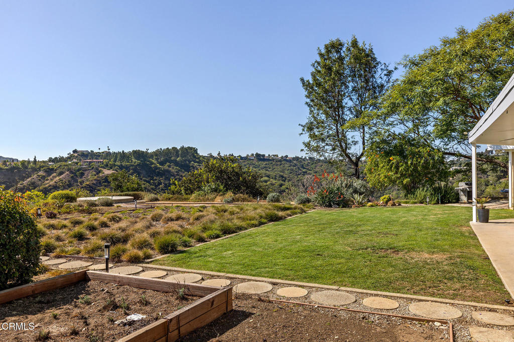 2075 Linda Flora Drive