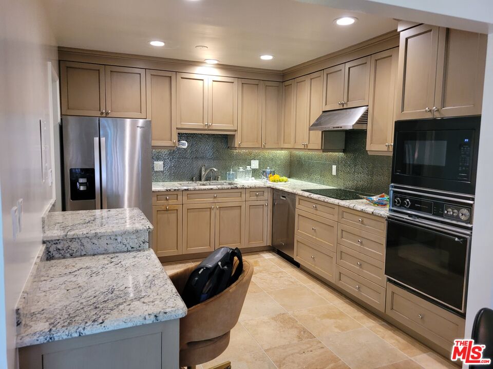 165 N SWALL DR Unit: 301