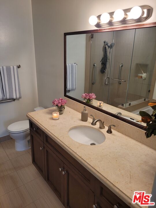 165 N SWALL DR Unit: 301