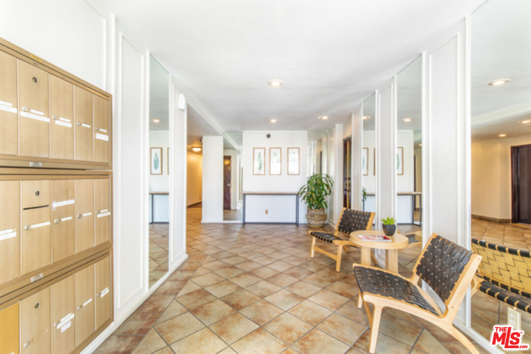 165 N SWALL DR Unit: 301