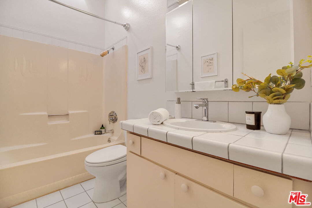 11650 Mayfield Ave Unit: 7