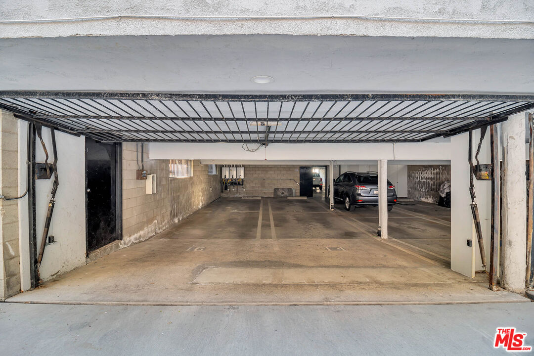 11650 Mayfield Ave Unit: 7