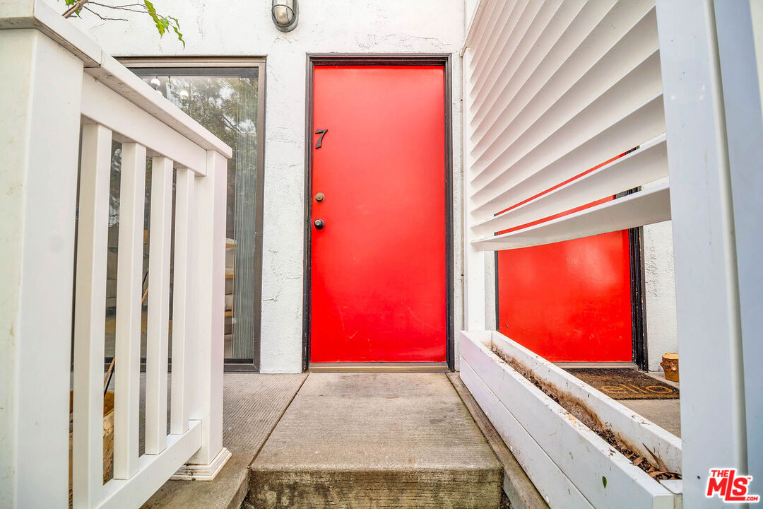 11650 Mayfield Ave Unit: 7