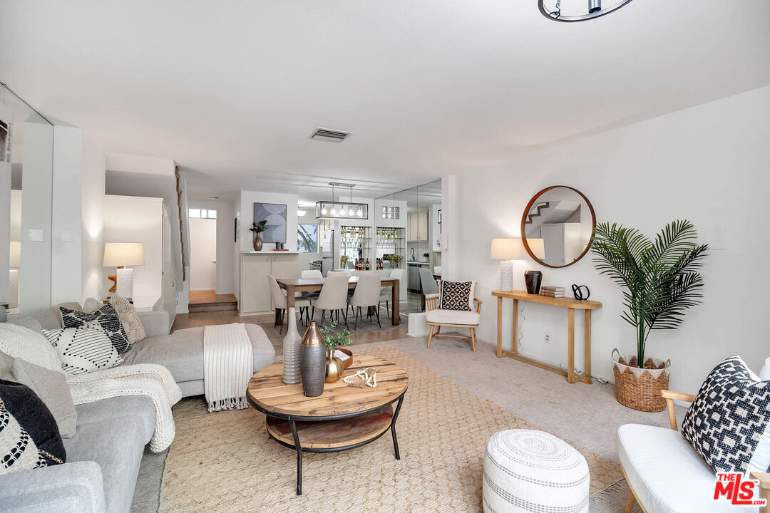 11650 Mayfield Ave Unit: 7